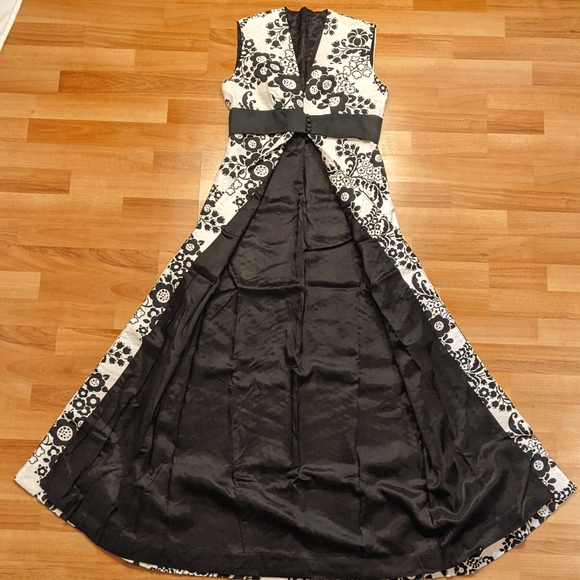 Vintage 1970's long open front hostess vest dress - Picture 2 of 6